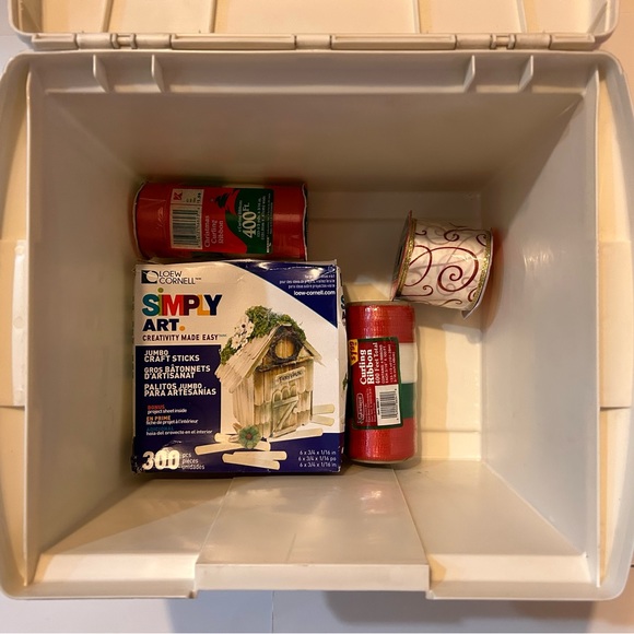 Portable Plastic Storage Box With Handle - Picture 10 of 12